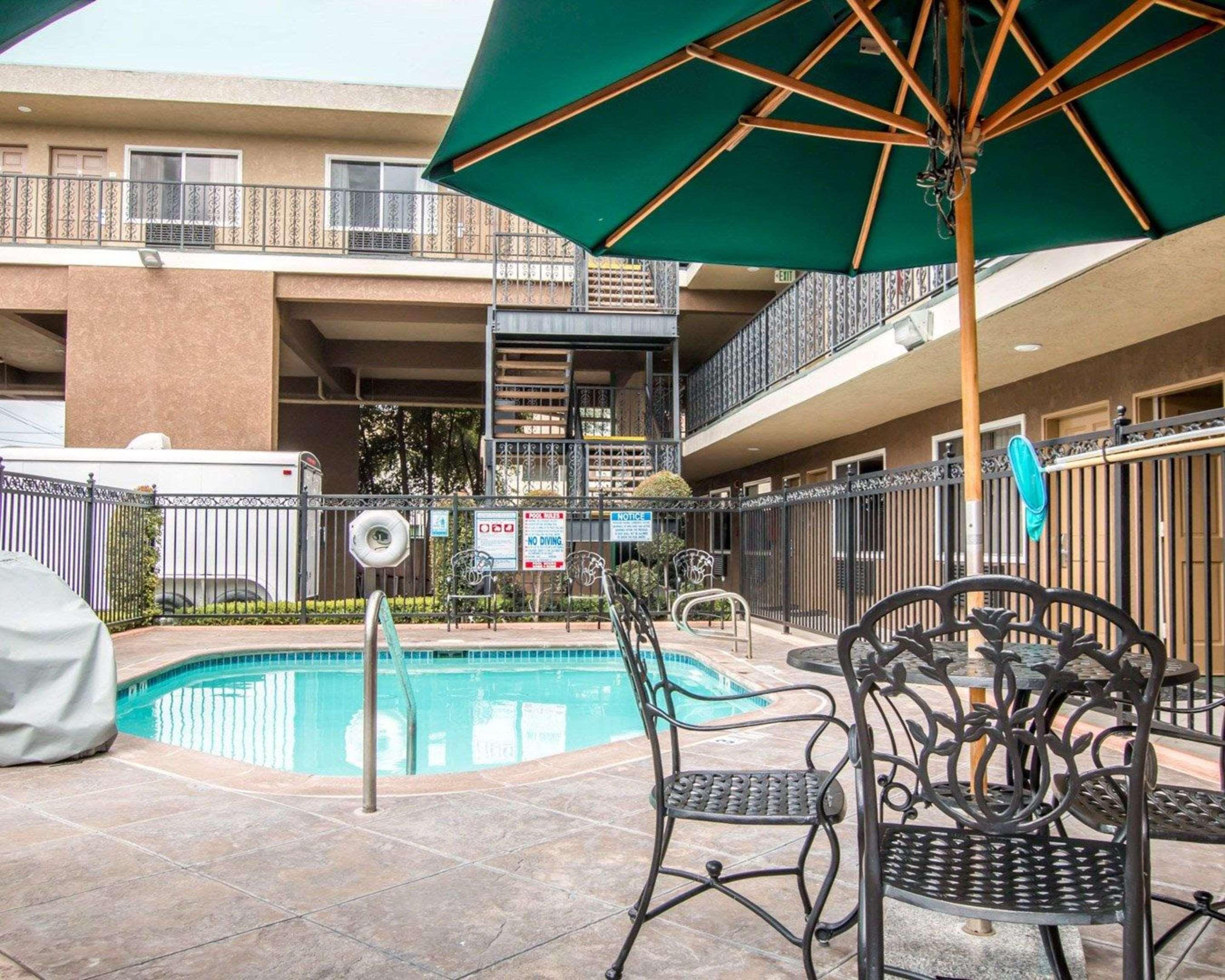 Quality Inn & Suites Anaheim Maingate Exterior photo